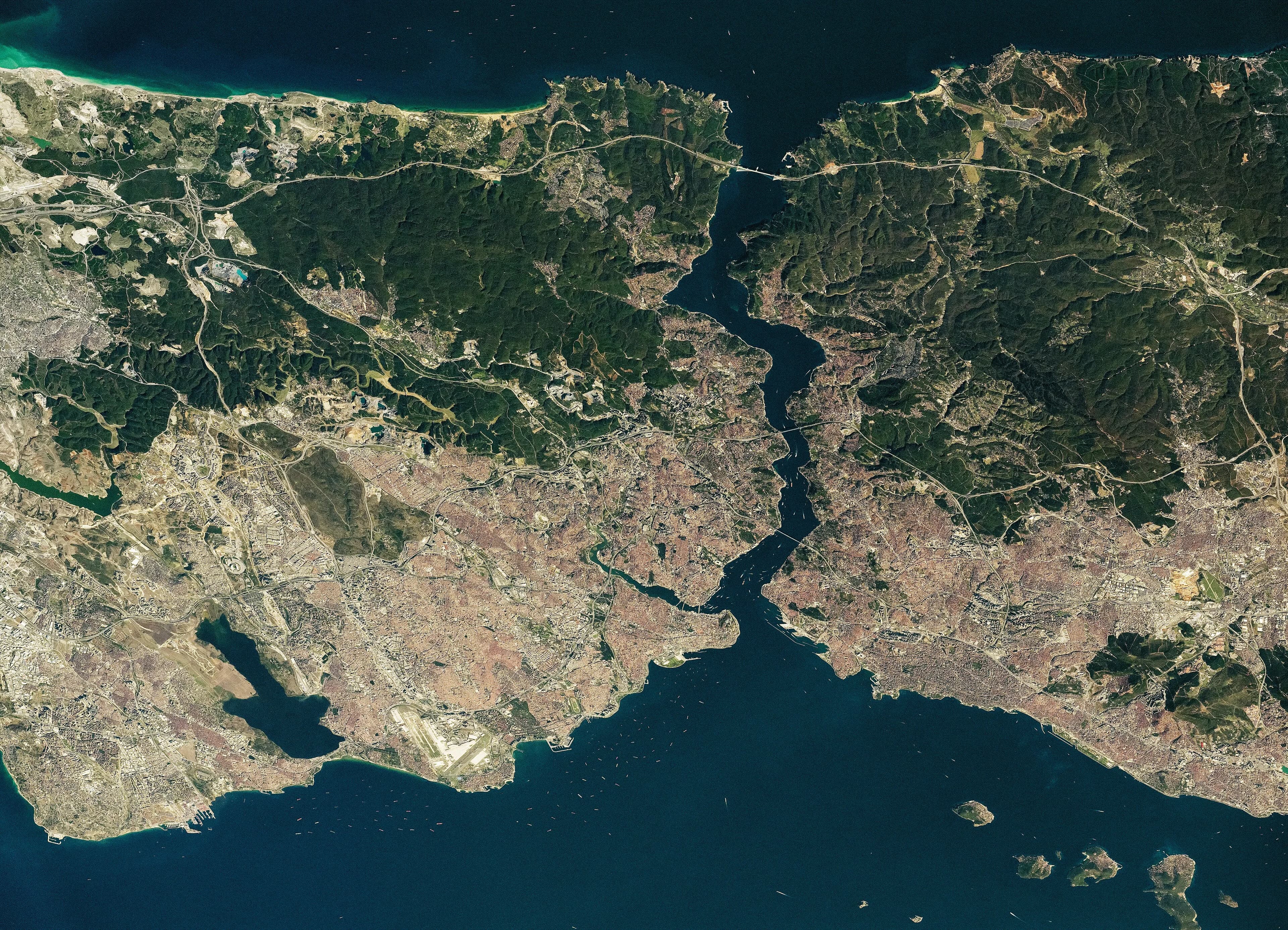 İstanbul Boğazı ve kent dokusu, uzaydan görünüm